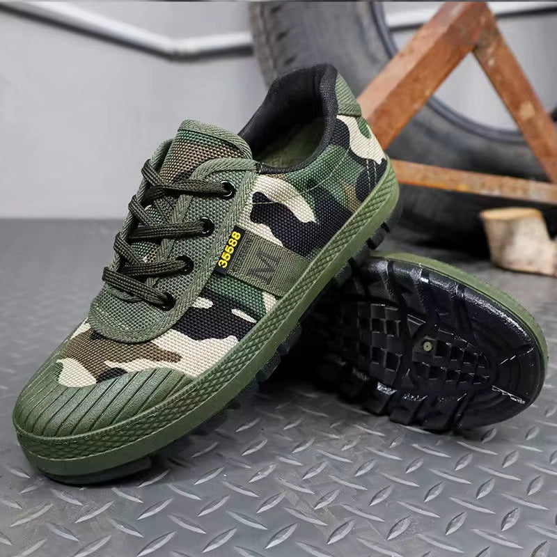 Men's Tactical Sneakers Low-Top with Lace-Up Closure and Camouflage Print