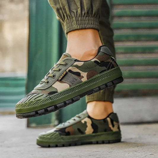 Men's Tactical Sneakers Low-Top with Lace-Up Closure and Camouflage Print