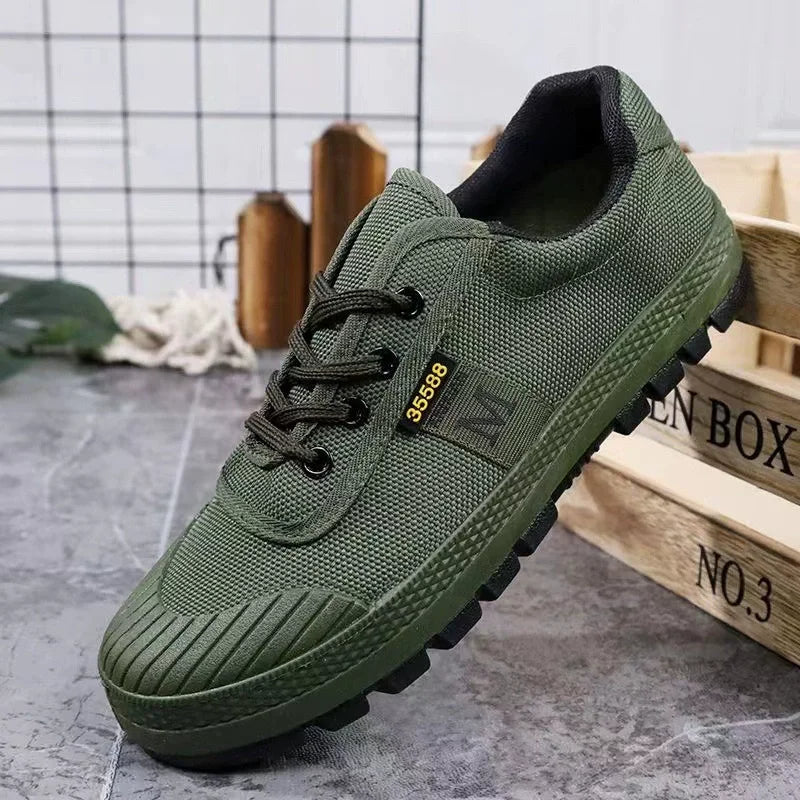 Men's Tactical Sneakers Low-Top with Lace-Up Closure and Camouflage Print