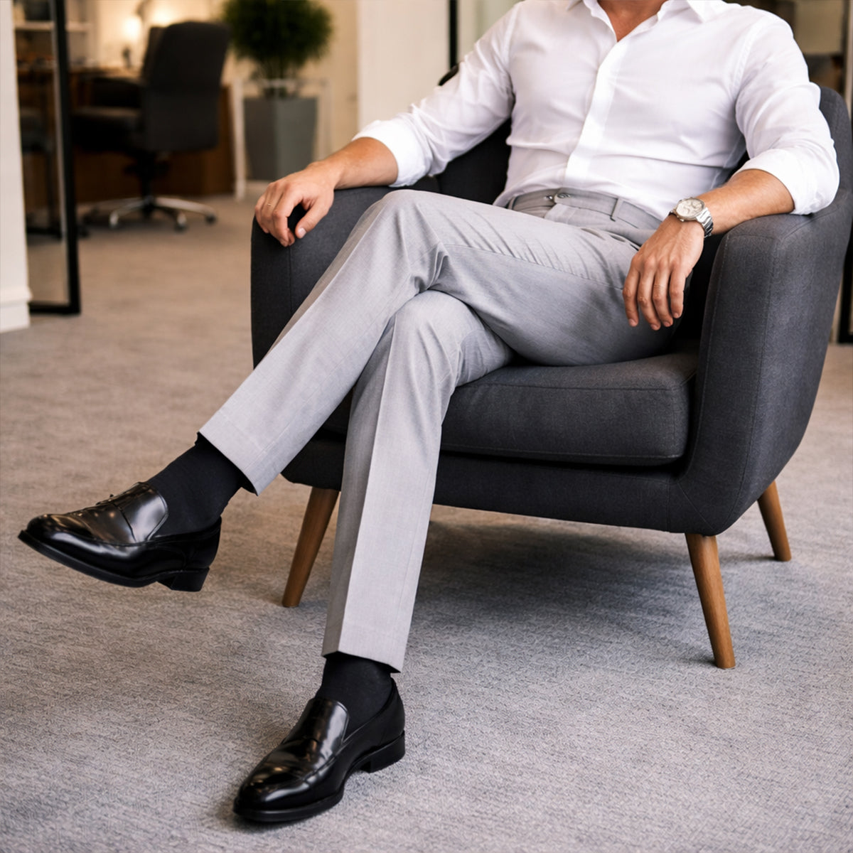 Men's Tailored Dress Pants with Double Pleats and High-Rise Waist