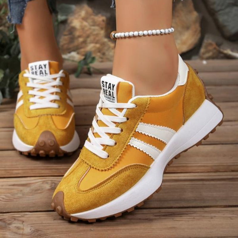 Women's Retro Platform Sneakers with Lace-Up Closure and Stripe Detail