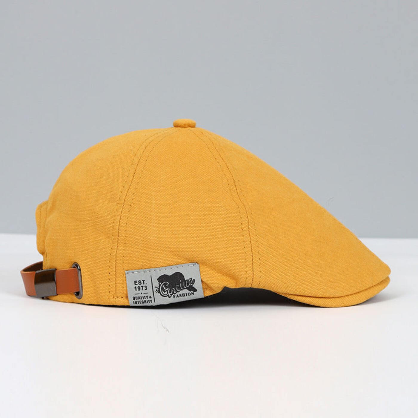 Men's Flat Cap with Adjustable Strap and Classic Newsboy Style