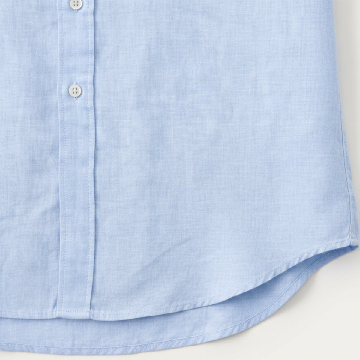 Men's Long Sleeve Shirt with Spread Collar and Button-Up Closure