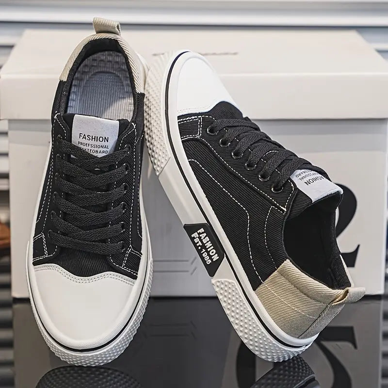 Men's Low-Top Canvas Sneakers with Lace-Up Closure and Cushioned Sole