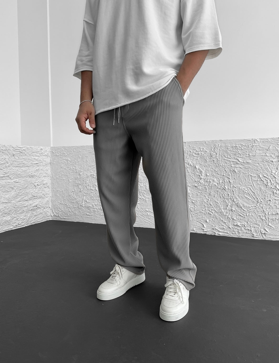 Men's Ribbed Wide-Leg Trousers with Drawstring Waist