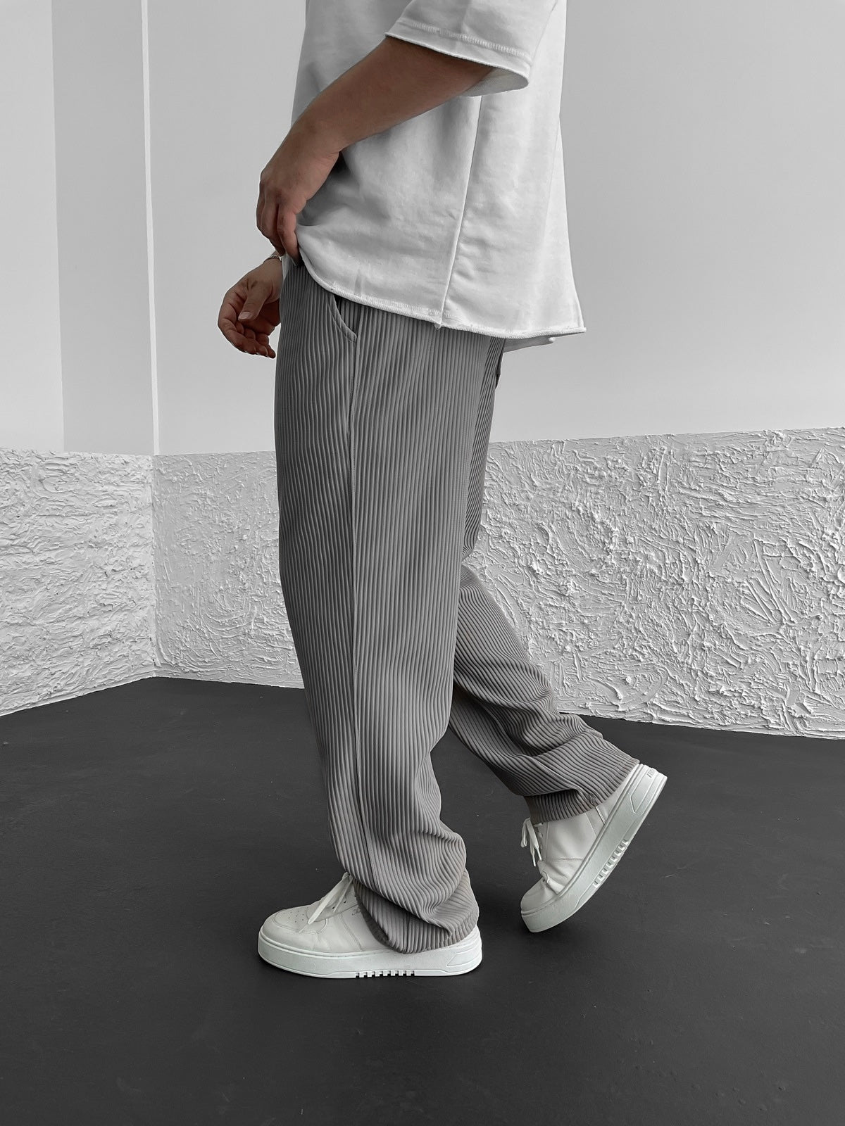 Men's Ribbed Wide-Leg Trousers with Drawstring Waist