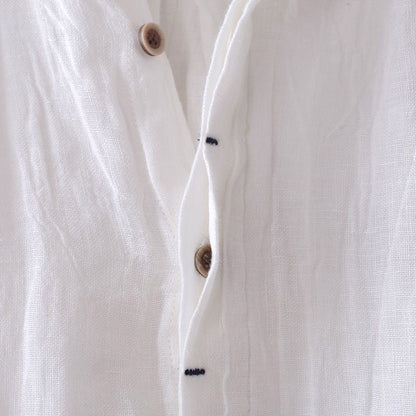 Men's Short Sleeve Shirt with Classic Collar and Button Closure