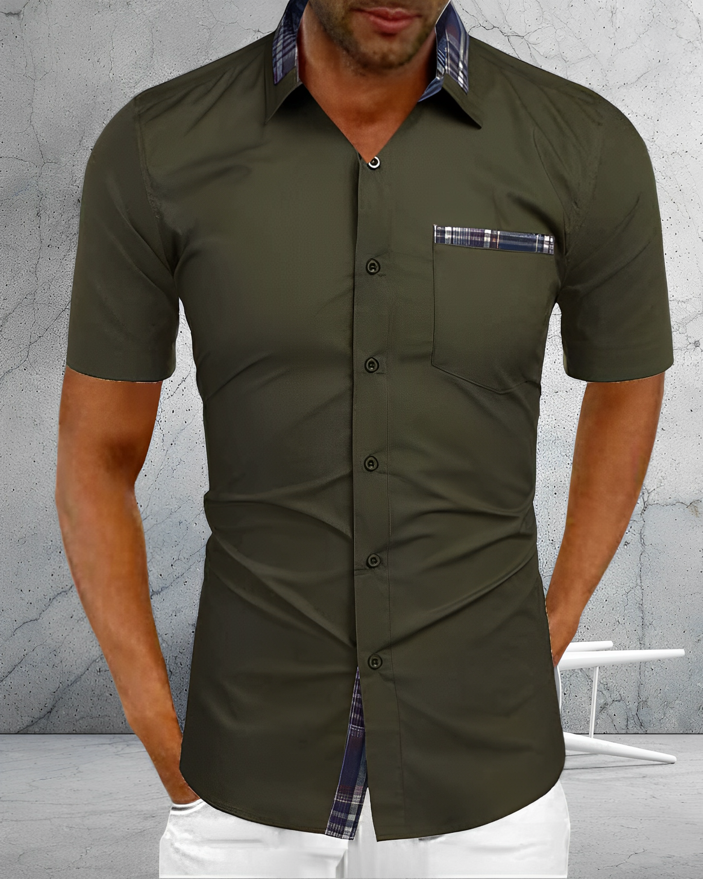 Men's Short Sleeve Shirt with Plaid Contrast Collar and Chest Pocket