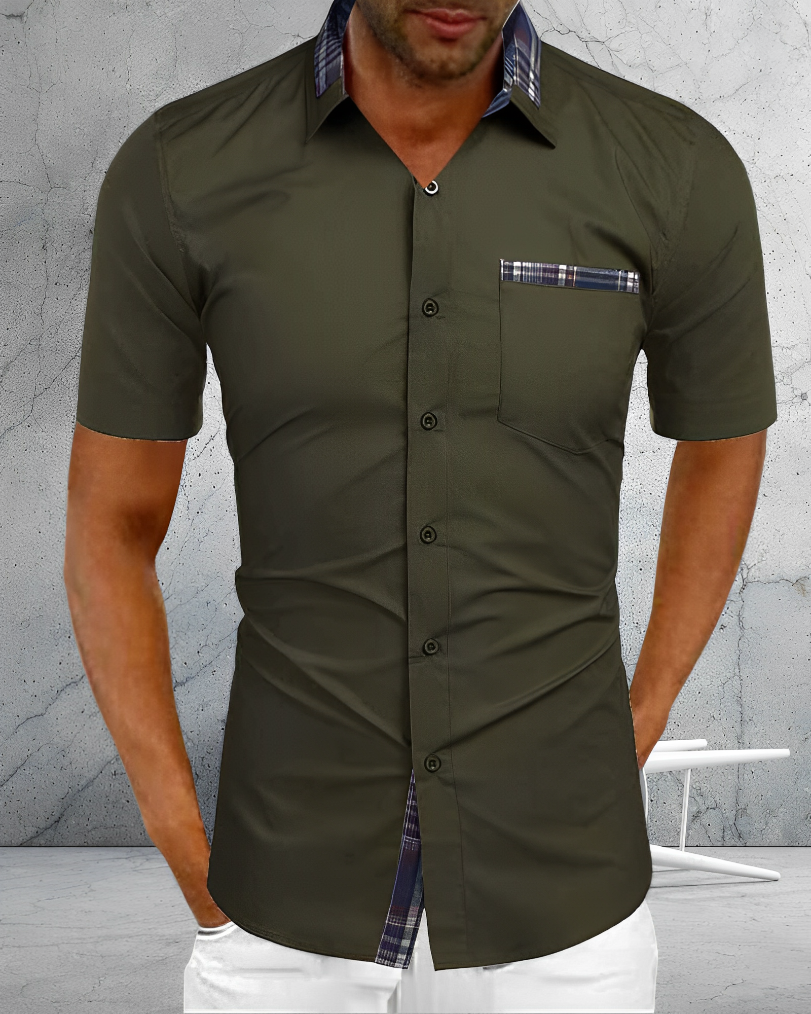 Men's Short Sleeve Shirt with Plaid Contrast Collar and Chest Pocket