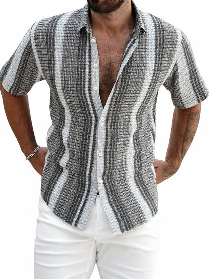 Men's Short Sleeve Shirt with Spread Collar and Vertical Stripe Pattern