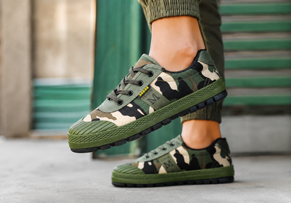 Men's Tactical Sneakers Low-Top with Lace-Up Closure and Camouflage Print