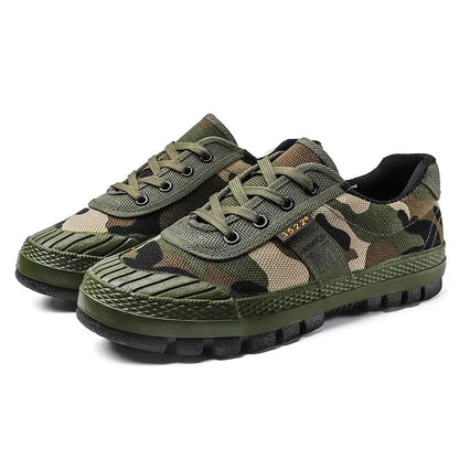 Men's Tactical Sneakers Low-Top with Lace-Up Closure and Camouflage Print