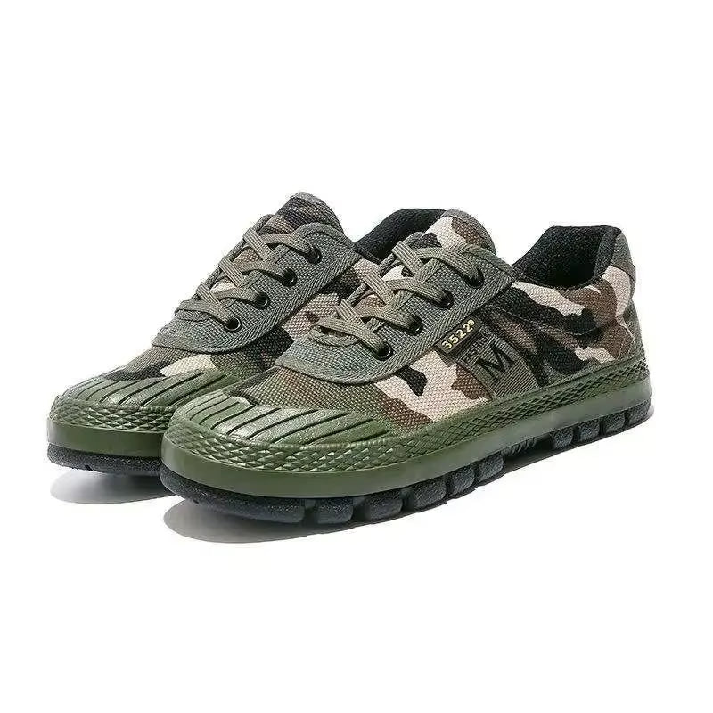 Men's Tactical Sneakers Low-Top with Lace-Up Closure and Camouflage Print