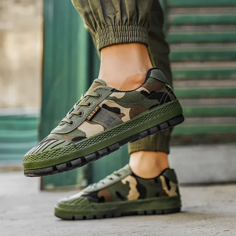 Men's Tactical Sneakers Low-Top with Lace-Up Closure and Camouflage Print