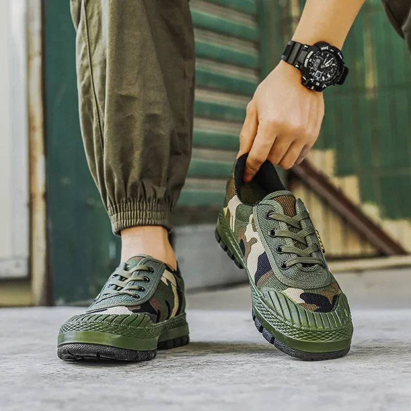Men's Tactical Sneakers Low-Top with Lace-Up Closure and Camouflage Print