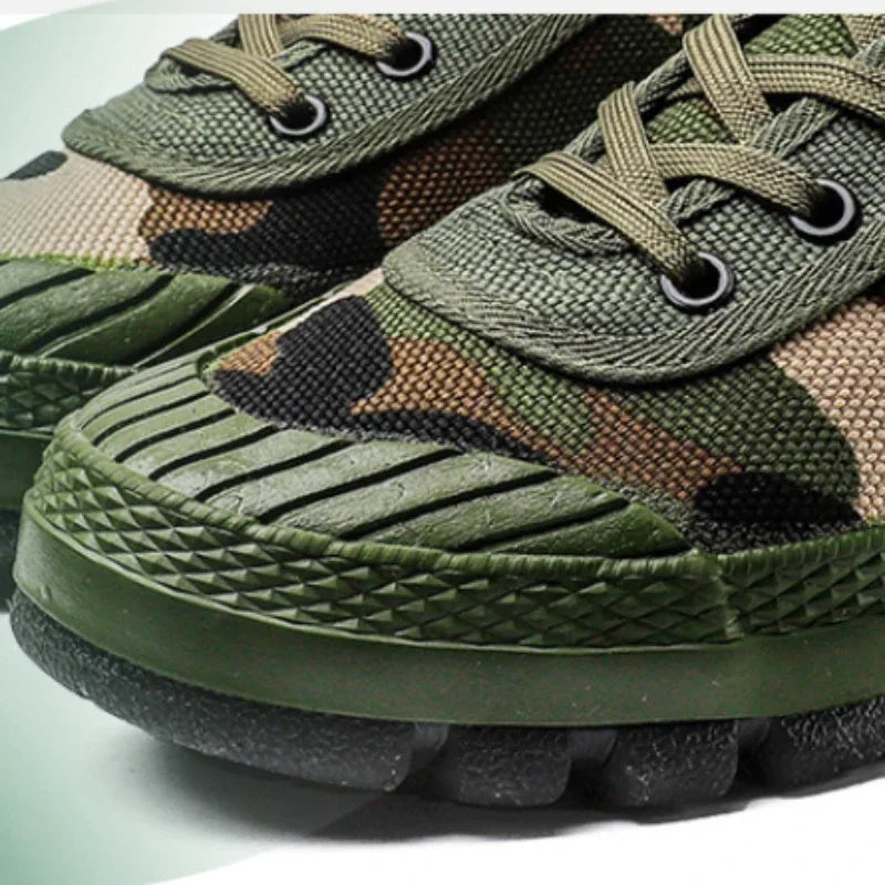 Men's Tactical Sneakers Low-Top with Lace-Up Closure and Camouflage Print
