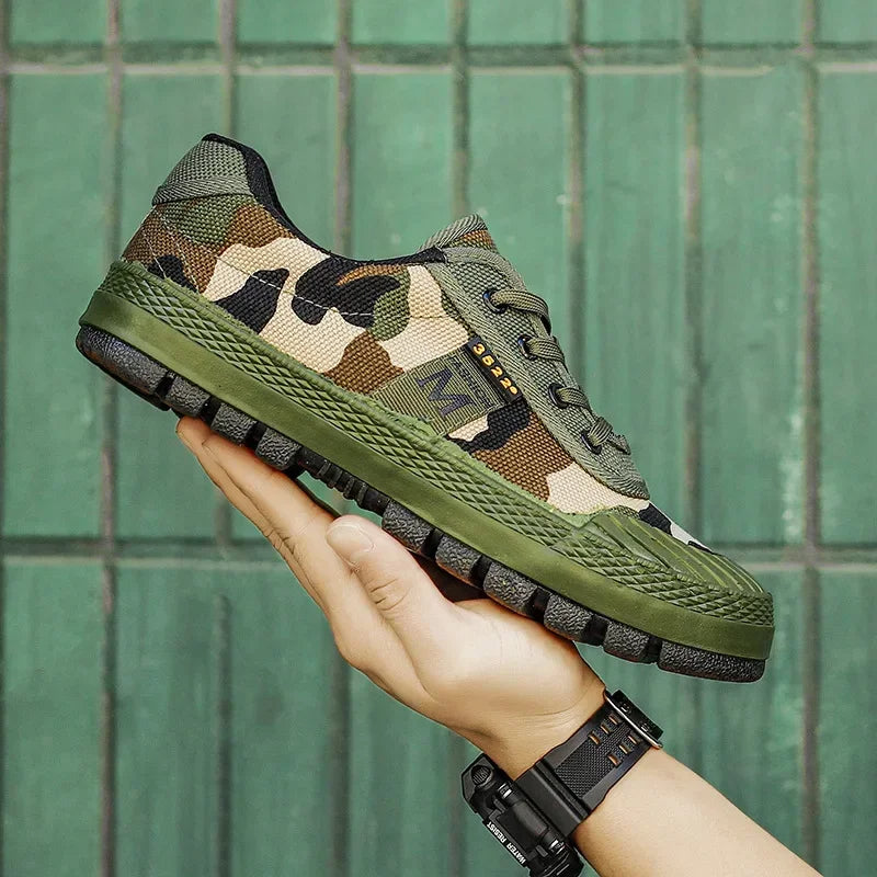Men's Tactical Sneakers Low-Top with Lace-Up Closure and Camouflage Print