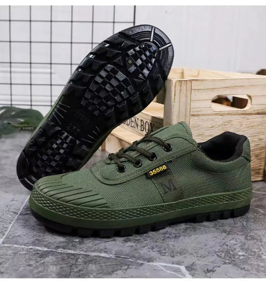 Men's Tactical Sneakers Low-Top with Lace-Up Closure and Camouflage Print
