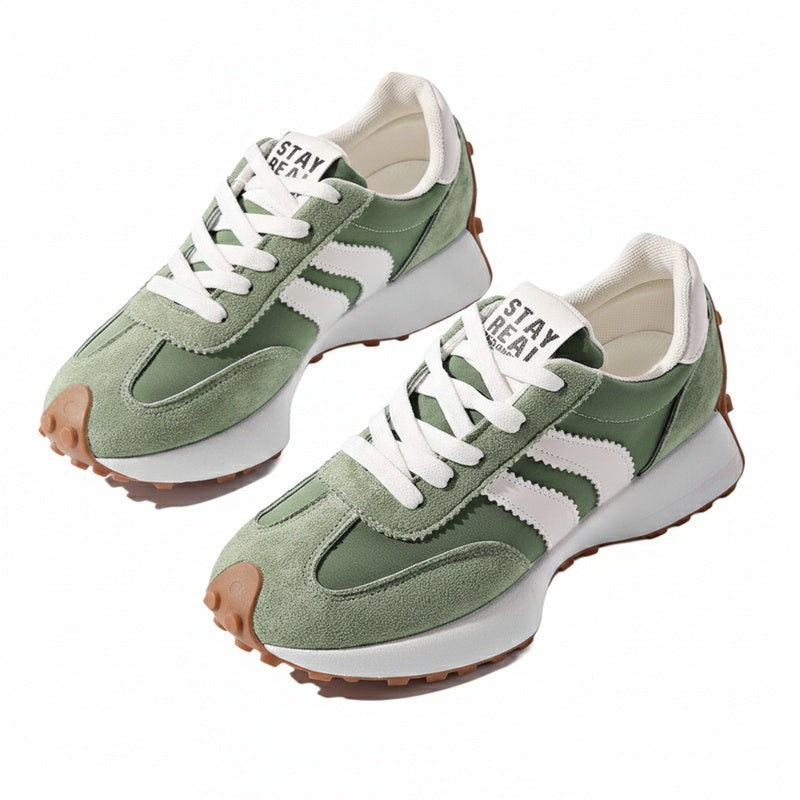 Women's Retro Platform Sneakers with Lace-Up Closure and Stripe Detail