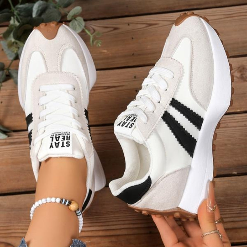 Women's Retro Platform Sneakers with Lace-Up Closure and Stripe Detail