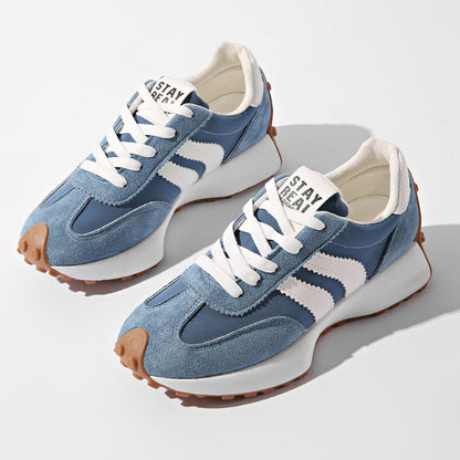 Women's Retro Platform Sneakers with Lace-Up Closure and Stripe Detail
