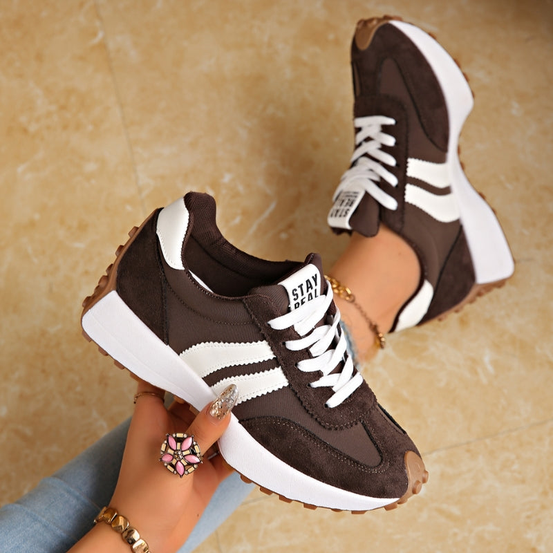 Women's Retro Platform Sneakers with Lace-Up Closure and Stripe Detail