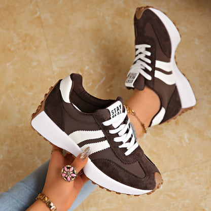 Women's Retro Platform Sneakers with Lace-Up Closure and Stripe Detail