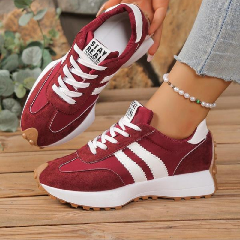 Women's Retro Platform Sneakers with Lace-Up Closure and Stripe Detail