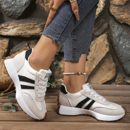 Women's Retro Platform Sneakers with Lace-Up Closure and Stripe Detail
